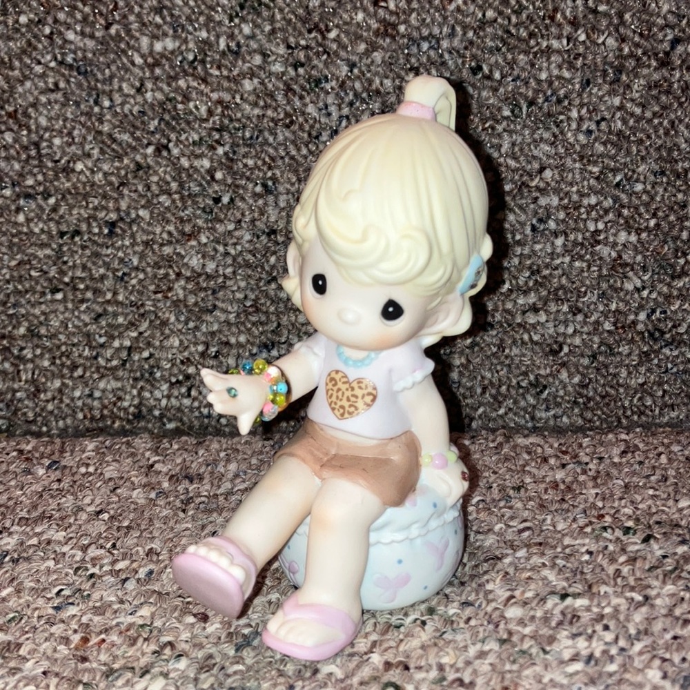 Precious Moments - #112882.  No chips or cracks.   Smoke/pet free home.